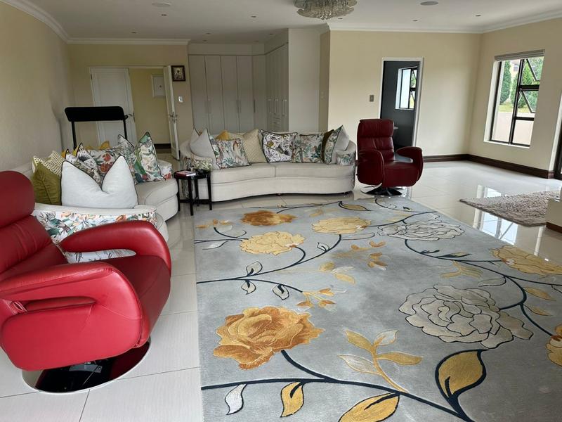 5 Bedroom Property for Sale in Golf View North West